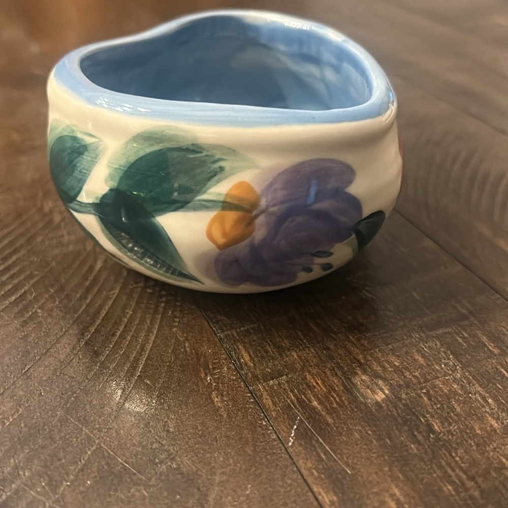 Vintage Gail Pittman Ceramic Heart Vase with Sky Blue Interior - Picture 2 of 4